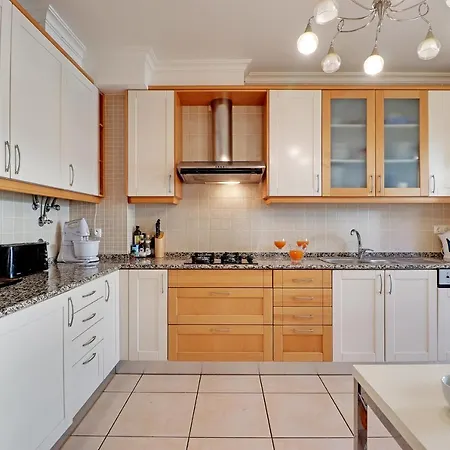 Vilamoura Tennis Villa